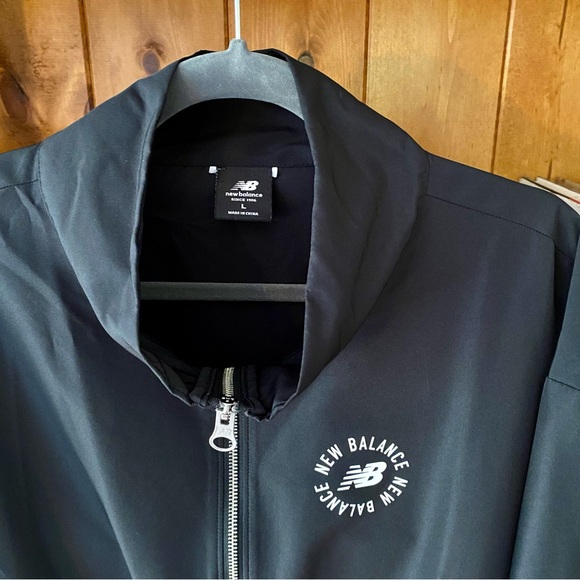 Men’s New Balance Windbreaker Jacket - Picture 4 of 4
